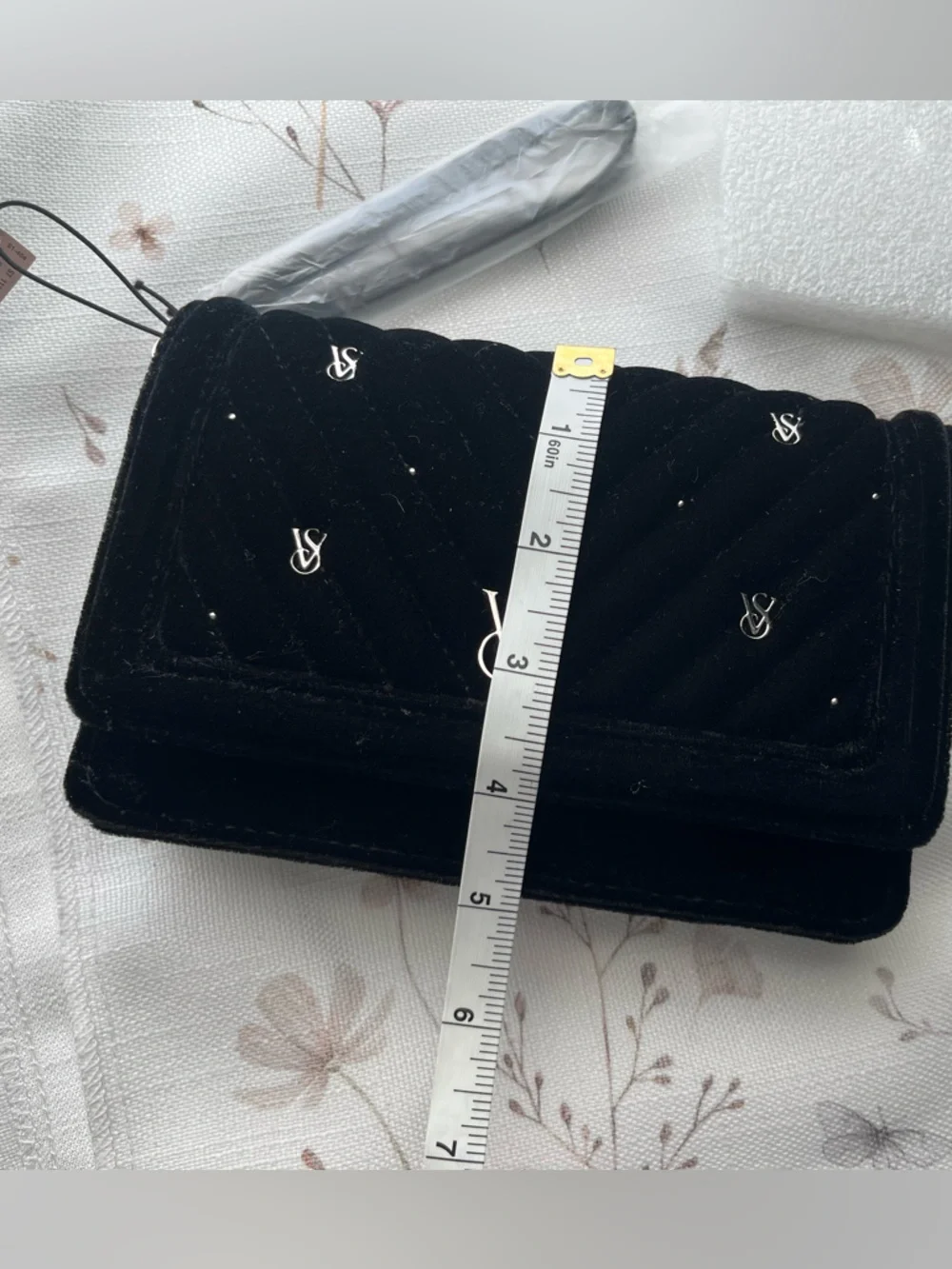 Victoria’s Secret Black Velvet Phone Wallet Wristlet - Picture 5 of 8
